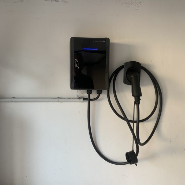 Borne IRVE Digital Electric avec câble de 4m intégrer et gestion par application " Connect'hom"